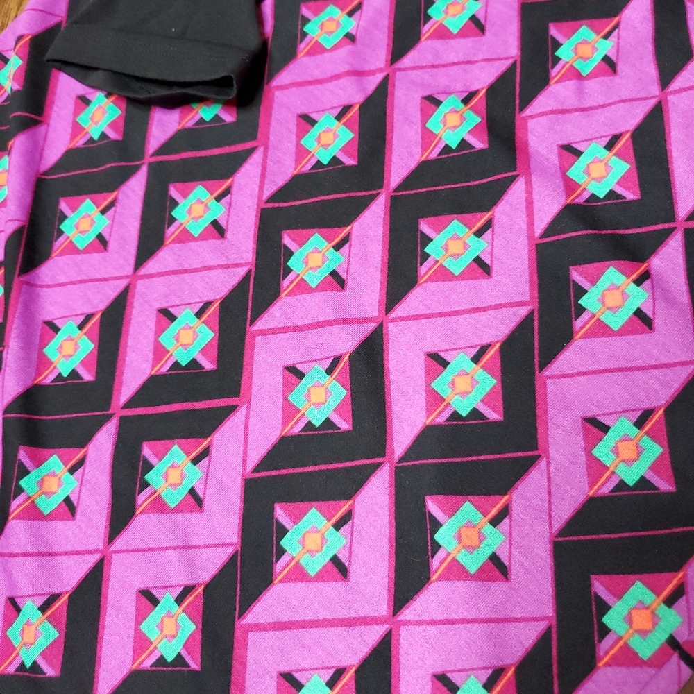 XS LuLaRoe Randy tee - Picture 2 of 4